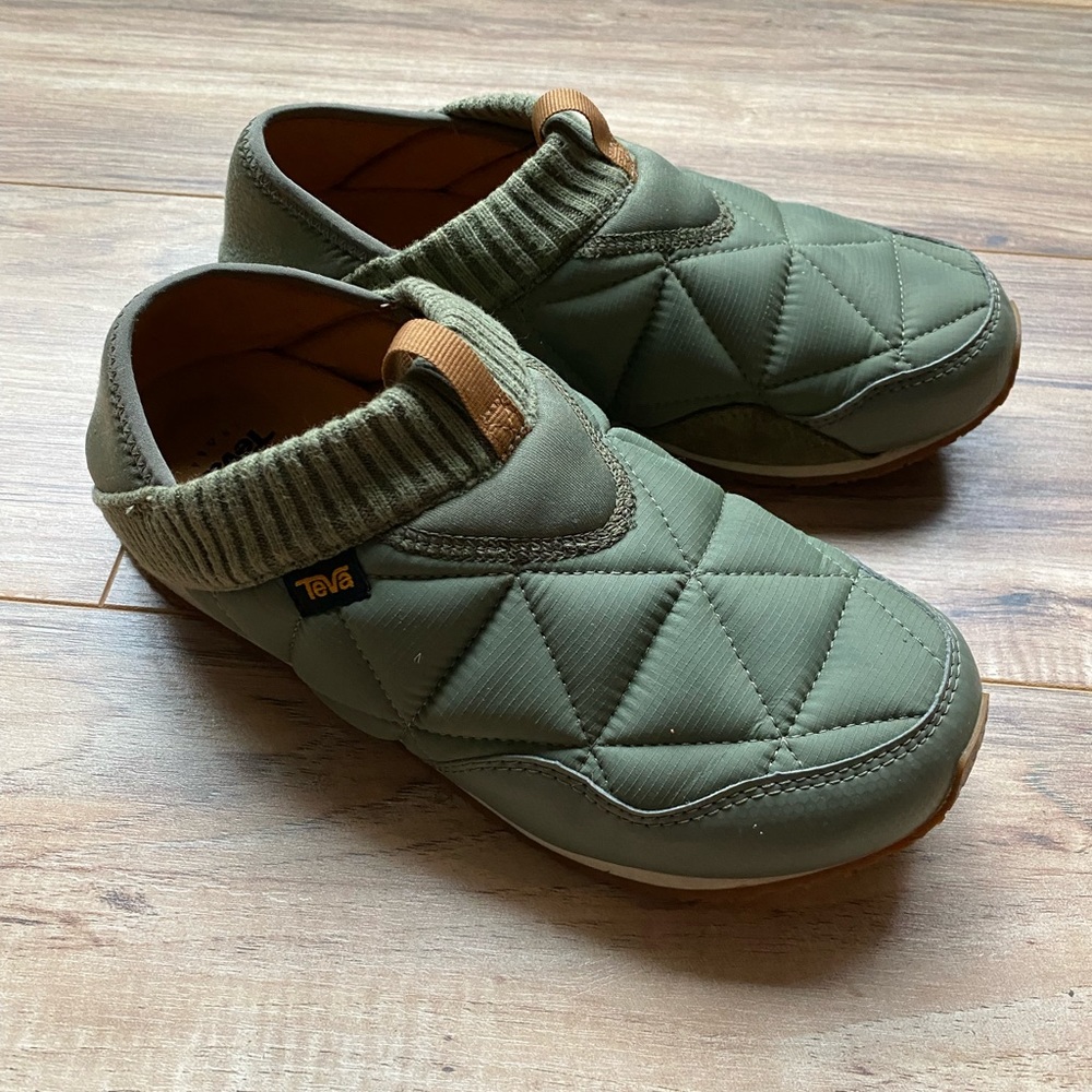 Teva Ember Mocs slip ons outdoor slippers size 8 perfect condition